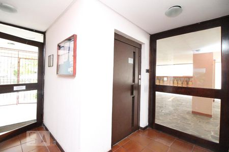 Hall de Entrada de apartamento para alugar com 2 quartos, 80m² em Rio Branco, Porto Alegre