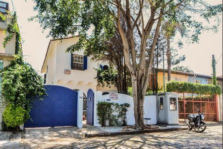 Casa à venda com 235m², 3 quartos e 4 vagasCasa