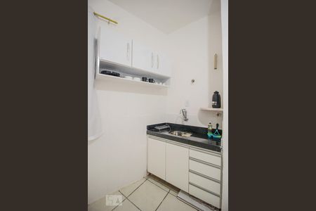 Sala e cozinha de kitnet/studio para alugar com 1 quarto, 44m² em Centro, Belo Horizonte