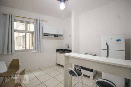 Sala e cozinha de kitnet/studio para alugar com 1 quarto, 44m² em Centro, Belo Horizonte