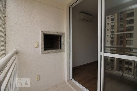 Sacada de apartamento para alugar com 2 quartos, 62m² em Passo da Areia, Porto Alegre