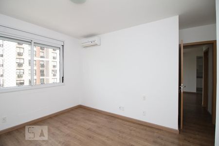 Dormitorio 1  de apartamento para alugar com 2 quartos, 62m² em Passo da Areia, Porto Alegre