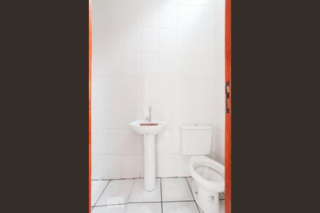 Banheiro Social de casa à venda com 3 quartos, 80m² em Vila Babilônia, São Paulo