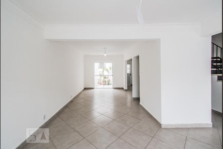 Casa à venda com 220m², 5 quartos e 1 vagaSala