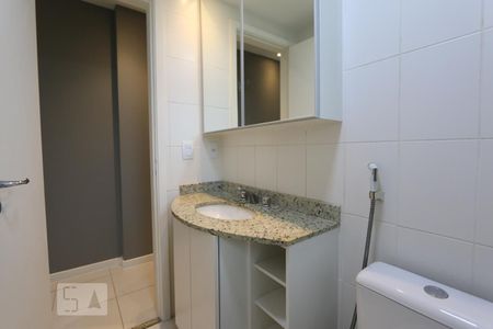 Banheiro suite  de apartamento à venda com 2 quartos, 80m² em Barra da Tijuca, Rio de Janeiro