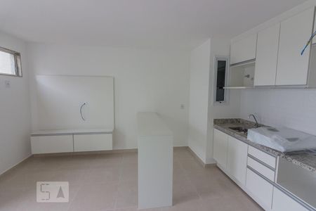 Sala e Cozinha de apartamento para alugar com 1 quarto, 36m² em Taquara, Rio de Janeiro