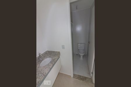 Banheiro de apartamento para alugar com 1 quarto, 36m² em Taquara, Rio de Janeiro