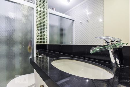 Banheiro de apartamento para alugar com 2 quartos, 56m² em Paulicéia, São Bernardo do Campo