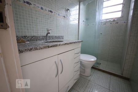 Banheiro de apartamento para alugar com 2 quartos, 86m² em Santa Rosa, Niterói