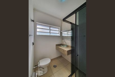 Banheiro 1 de casa à venda com 5 quartos, 190m² em Vila Gumercindo, São Paulo