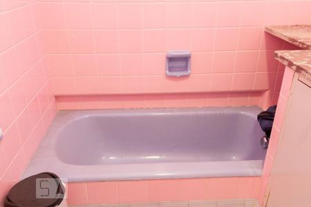 Apartamento à venda com 450m², 4 quartos e 4 vagas Apartamento à venda com 450m², 4 quartos e 4 vagasBanheiro da Suíte