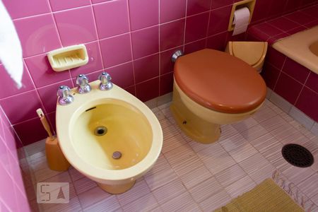 Apartamento à venda com 450m², 4 quartos e 4 vagas Apartamento à venda com 450m², 4 quartos e 4 vagasBanheiro Corredor