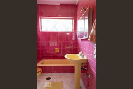 Apartamento à venda com 450m², 4 quartos e 4 vagas Apartamento à venda com 450m², 4 quartos e 4 vagasBanheiro Corredor