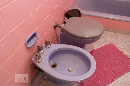 Apartamento à venda com 450m², 4 quartos e 4 vagas Apartamento à venda com 450m², 4 quartos e 4 vagasBanheiro da Suíte