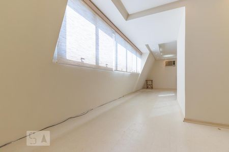 Corredor Hall de entrada de apartamento à venda com 4 quartos, 170m² em Cambuí, Campinas