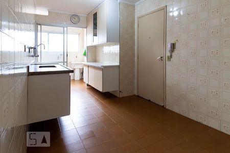 Cozinha de apartamento para alugar com 2 quartos, 85m² em Vila Nova Conceição, São Paulo