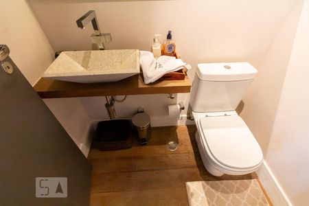 Lavabo de apartamento para alugar com 3 quartos, 173m² em Perdizes, São Paulo