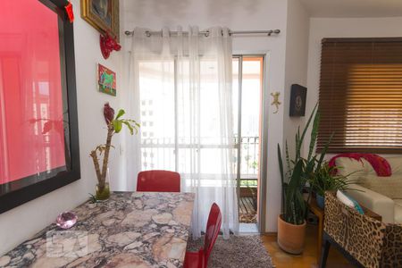 Apartamento à venda com 75m², 2 quartos e 1 vagaJanela da sala