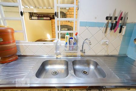 Detalhe cozinha de casa para alugar com 2 quartos, 100m² em Vila Ema, São Paulo