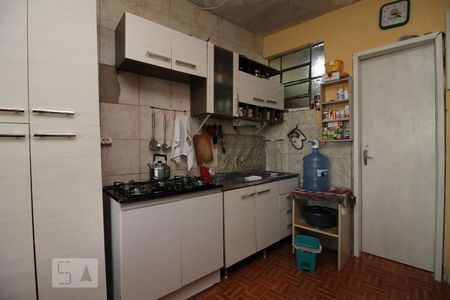 Cozinha de casa para alugar com 1 quarto, 50m² em Jardim Carvalho, Porto Alegre