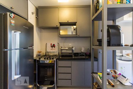 Cozinha de apartamento para alugar com 1 quarto, 40m² em Pinheiros, São Paulo