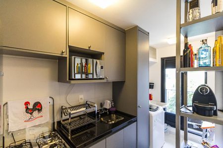 Cozinha de apartamento para alugar com 1 quarto, 40m² em Pinheiros, São Paulo