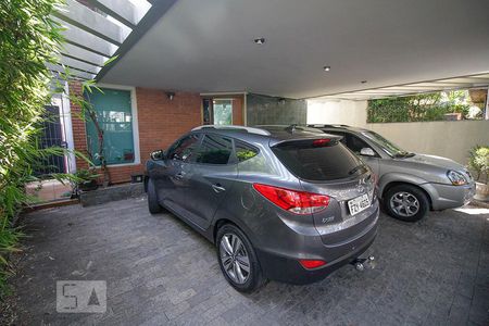 Garagem de casa à venda com 3 quartos, 350m² em Vila Romana, São Paulo