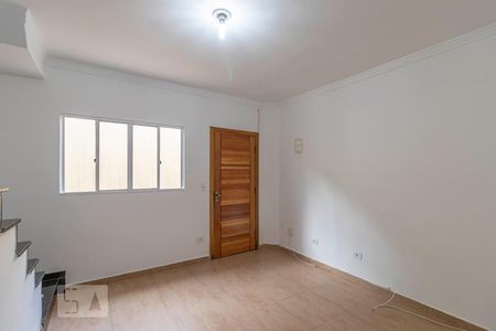 Sala de casa de condomínio para alugar com 2 quartos, 80m² em Jardim Danfer, São Paulo