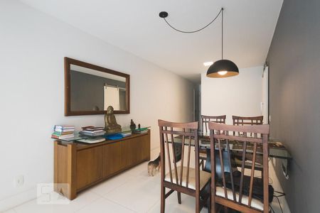 Sala de apartamento para alugar com 3 quartos, 110m² em Barra da Tijuca, Rio de Janeiro