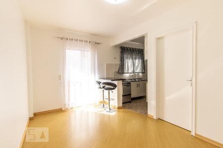 Sala de apartamento para alugar com 1 quarto, 33m² em Novo Mundo, Curitiba