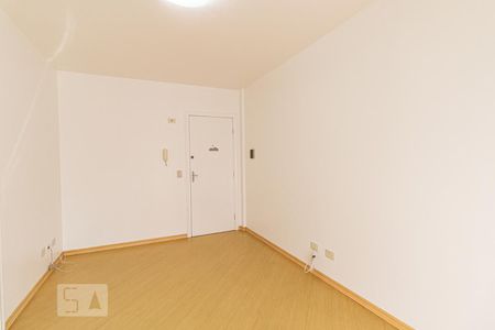 Sala de apartamento para alugar com 1 quarto, 33m² em Novo Mundo, Curitiba