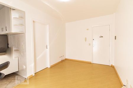 Sala de apartamento para alugar com 1 quarto, 33m² em Novo Mundo, Curitiba