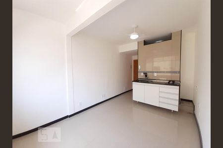 Sala/Cozinha de kitnet/studio à venda com 1 quarto, 20m² em Del Castilho, Rio de Janeiro