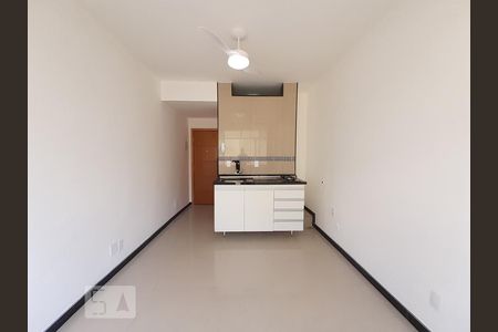 Sala/Cozinha de kitnet/studio à venda com 1 quarto, 20m² em Del Castilho, Rio de Janeiro