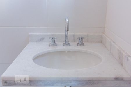 Detalhe Banheiro Suíte de apartamento para alugar com 1 quarto, 59m² em Parque das Nações, Santo André