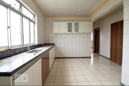 Cozinha de apartamento para alugar com 3 quartos, 90m² em Serrano, Belo Horizonte