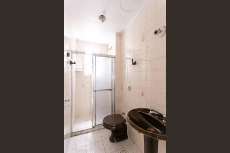 Banheiro  de apartamento à venda com 1 quarto, 37m² em Rio Branco, Porto Alegre
