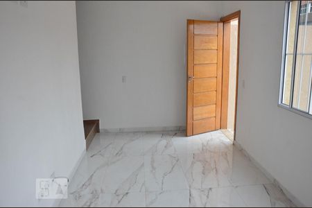 Sala de casa para alugar com 2 quartos, 70m² em Piqueri, São Paulo