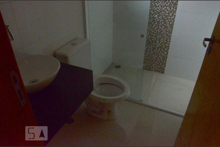 Banheiro suite 2  de casa para alugar com 2 quartos, 70m² em Piqueri, São Paulo