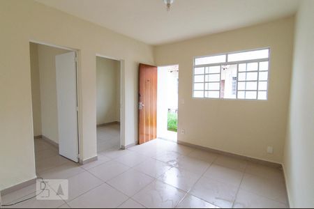 Sala de casa de condomínio para alugar com 2 quartos, 40m² em São Francisco, Belo Horizonte