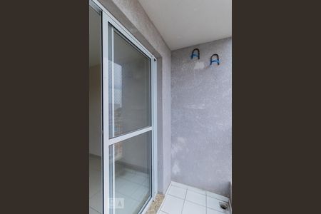 Sacada da Sala de apartamento para alugar com 2 quartos, 49m² em Vila Carmosina, São Paulo