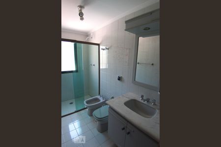 Banheiro de apartamento à venda com 4 quartos, 239m² em Centro, Jundiaí