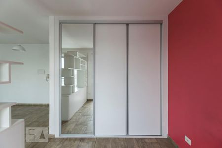 Quarto (Armários) de apartamento para alugar com 1 quarto, 34m² em Cambuci, São Paulo