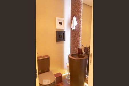 Apartamento à venda com 150m², 2 quartos e 3 vagas Apartamento à venda com 150m², 2 quartos e 3 vagasLavabo