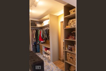 Apartamento à venda com 150m², 2 quartos e 3 vagas Apartamento à venda com 150m², 2 quartos e 3 vagasQuarto 2 - clouset