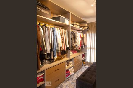 Apartamento à venda com 150m², 2 quartos e 3 vagas Apartamento à venda com 150m², 2 quartos e 3 vagasQuarto 2 - clouset