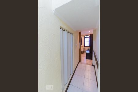 Corredor de casa à venda com 4 quartos, 200m² em Vila Nhocune, São Paulo