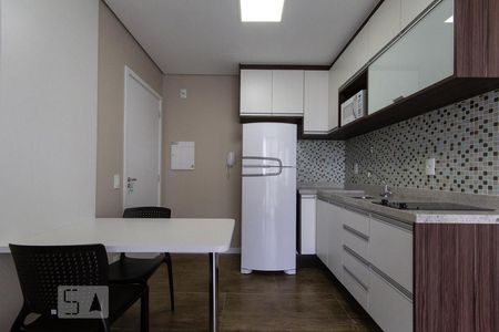 Cozinha de kitnet/studio para alugar com 1 quarto, 35m² em Real Parque, São Paulo