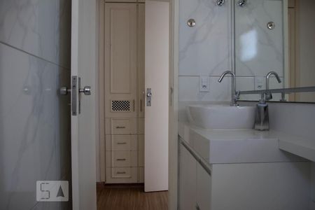 Banheiro de apartamento para alugar com 1 quarto, 56m² em Centro, Campinas