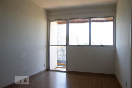 Sala de apartamento para alugar com 1 quarto, 56m² em Centro, Campinas